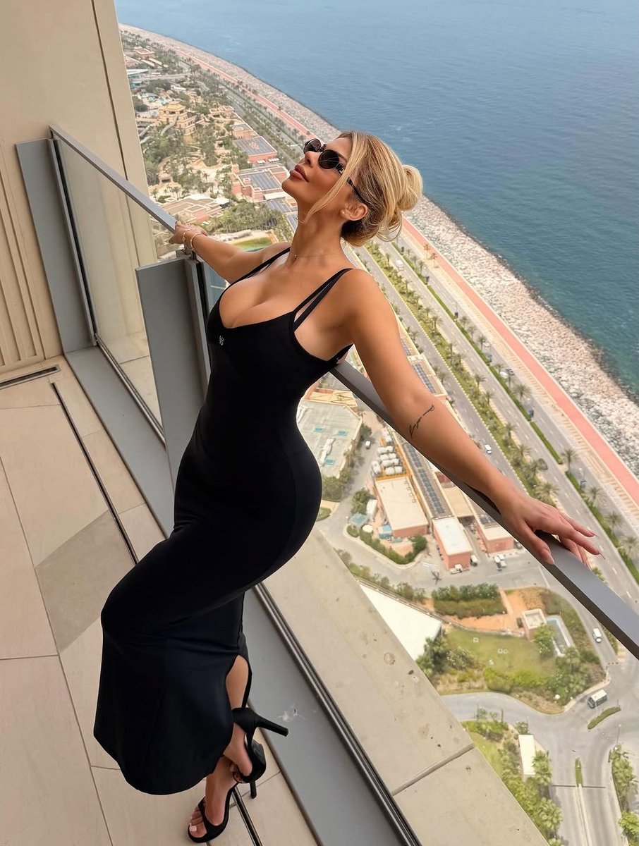 Whoiamyours's tweet photo. Luana Vjollca at 34, This is actually insane. https://t.co/mGdieftBOm
