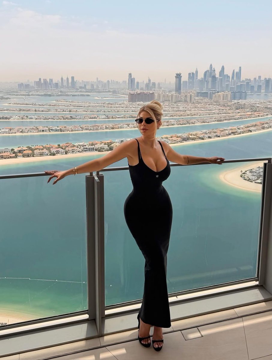 Whoiamyours's tweet photo. Luana Vjollca at 34, This is actually insane. https://t.co/mGdieftBOm