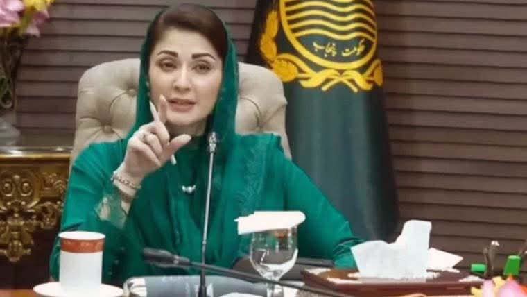 MirzaRohanMunir's tweet photo. *🚨مریم نواز کا پٹرولیم قیمتوں میں کمی کا خیر مقدم، ریلیف عوام تک منتقل کرنے کا حکم*

*🔥وزیراعلیٰ پنجاب مریم نواز شریف نے پٹرولیم مصنوعات کی قیمتوں میں کمی کے اعلان کا خیر مقدم کرتے ہوئے صوبے بھر میں ٹرانسپورٹ اور گڈز کرایوں میں فوری کمی کیلئے اقدامات کی ہدایت کر دی ہے۔* https://t.co/kJg5wopkWc
