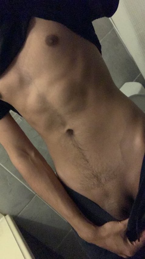 aguyscrolling's tweet photo. Big dicks dm me, longterm jerk bros needed, I’m hung 🍆🍆 https://t.co/UcxfosBLYM