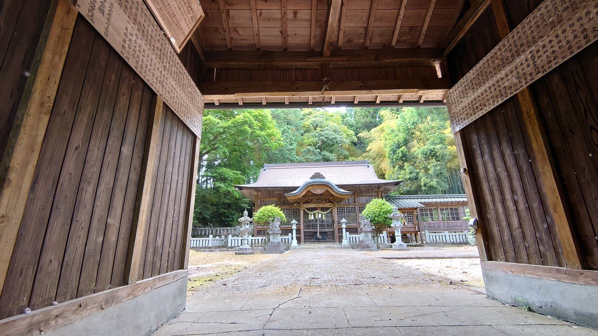 bell_peal's tweet photo. （……ひぐらしレイヤーの皆さん……　うちでは更衣室から徒歩10秒でロケ撮可能の神社があります……　日没後の撮影の可能です……　ひぐらし好きなので撮影に来てくれませんか……） https://t.co/9UzI5iYn7b