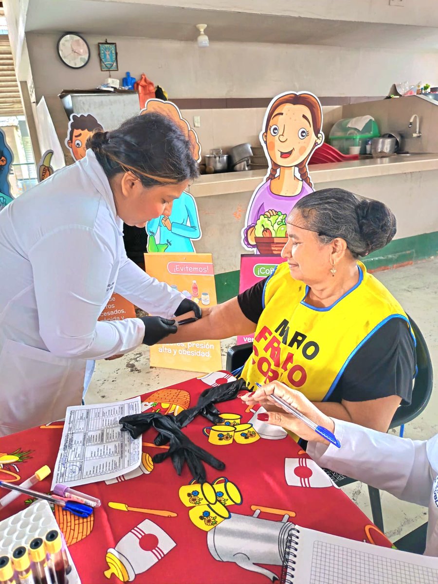 DPS_LosRios's tweet photo. #LosRíos | En los mercados del cantón Mocache y la parroquia San Carlos, de #Quevedo, realizamos toma de muestras sanguíneas a los comerciantes, como parte del proceso para la obtención del certificado laboral, contribuyendo al seguimiento y cuidado de su estado de salud. https://t.co/s0Nfl1QgsB