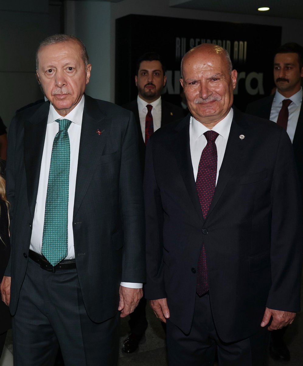 GurselBaran's tweet photo. Cumhurbaşkanımız Sayın Recep Tayyip Erdoğan’ı, AK Parti Ankara Teşkilat Buluşması programı öncesinde ATO Congresium’da karşılayarak, kısa bir sohbetle üyelerimizin gündemindeki konuları arz etme imkanı bulduk. 

Programda, kıymetli bakanlarımızla da bir araya geldik. 
Başkentimiz Ankara’nın ve ülkemizin kalkınmasına yönelik çalışmaya, üretmeye, istihdam oluşturmaya ve ekonomimize katkı sunmaya devam edeceğiz.
@RTErdogan 
@Akparti 
@AkpartiAnkara