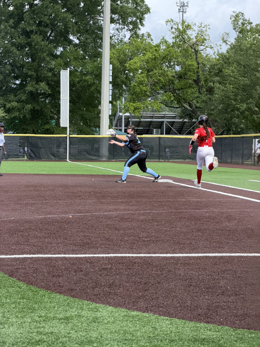 MadisonScott30's tweet photo. We worked hard at Scenic City but it wasn’t our weekend. We will keep working and come back stronger at SE Nationals in July! 
@ALBombersGold 
@KyleParmley
@Nate_BCSoftball
@Coach_DBowling 
@ClarkGSCC
@TracyGrindrod
@ExtraInningSB
@LineDSoftball
@Prepsoftball
@softballhome https://t.co/t20ffiiiHJ