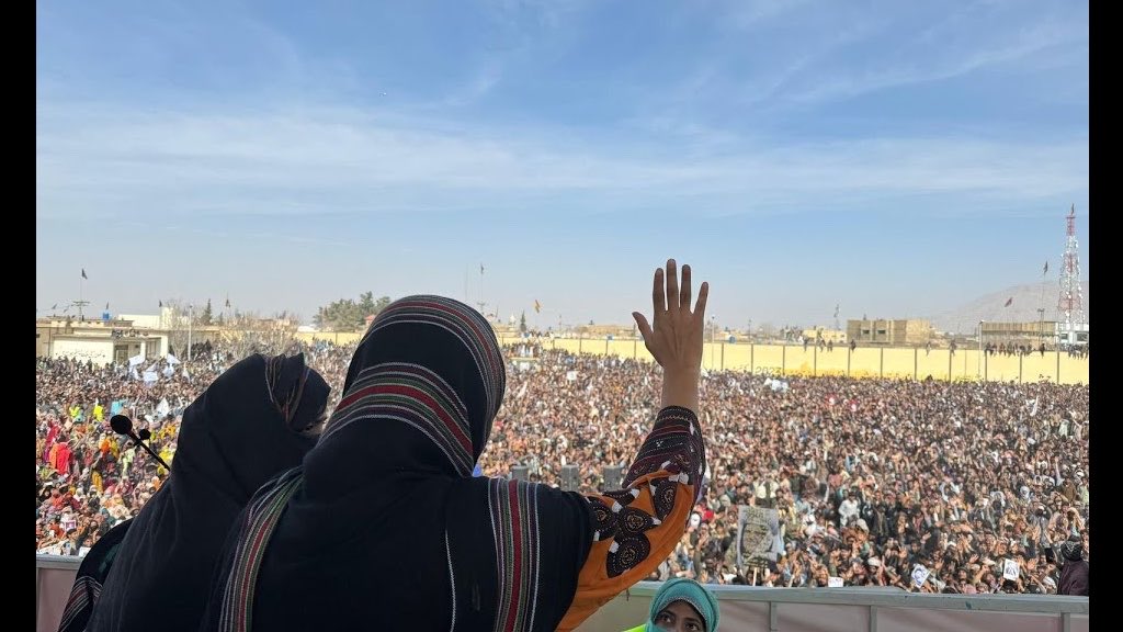 Aladeen_Pro's tweet photo. ڈاکٹر ماہرنگ بلوچ کی ایک سیکنڈ کی زندگی عاصم منیر اور تمام ججوں کی کی ہزار سالہ زندگی سے بہتر ہے ✌️ https://t.co/HpB7lIybCZ