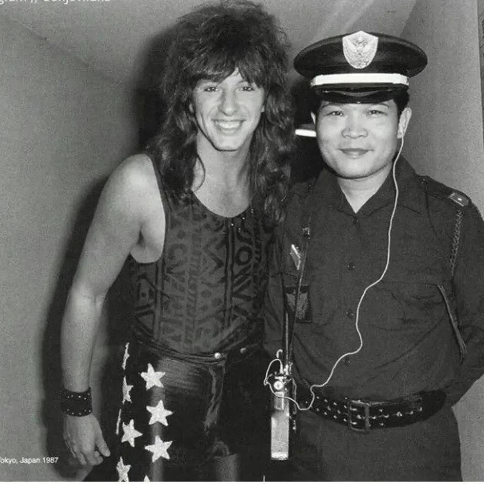 SamboraItalia's tweet photo. Richie and the Japanese policeman ๐ #RichieSamboraItalia ๐ฎ๐น๐ถ
#richiesambora #richiesamborafan #samboraddicted #guitarist https://t.co/RN1MpUt4lu