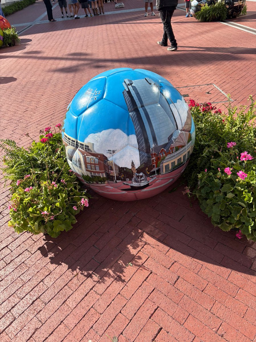 meeke13576's tweet photo. Fort Worth knows its art. https://t.co/TwgQpTARMf