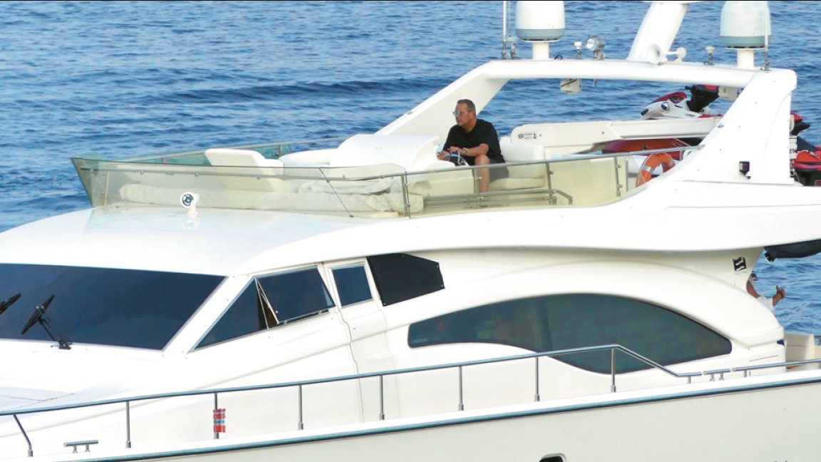 AnAthenianToLDN's tweet photo. Βρέθηκε ο 1ος φορολογούμενος που θα πληρώνει πατριωτική εισφορά &amp; φόρο υπερπολυτελούς διαβίωσης που προτείνουν οι ΕλαΖαίοι 😏 https://t.co/zfikP1vmO1