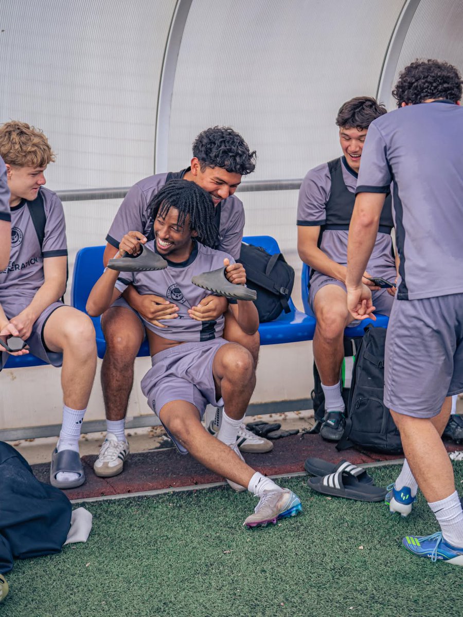 selectgacademy's tweet photo. 1% training, 99% posing 🕺 #VAMOSG #SGALLIN https://t.co/3urRoIN0SQ