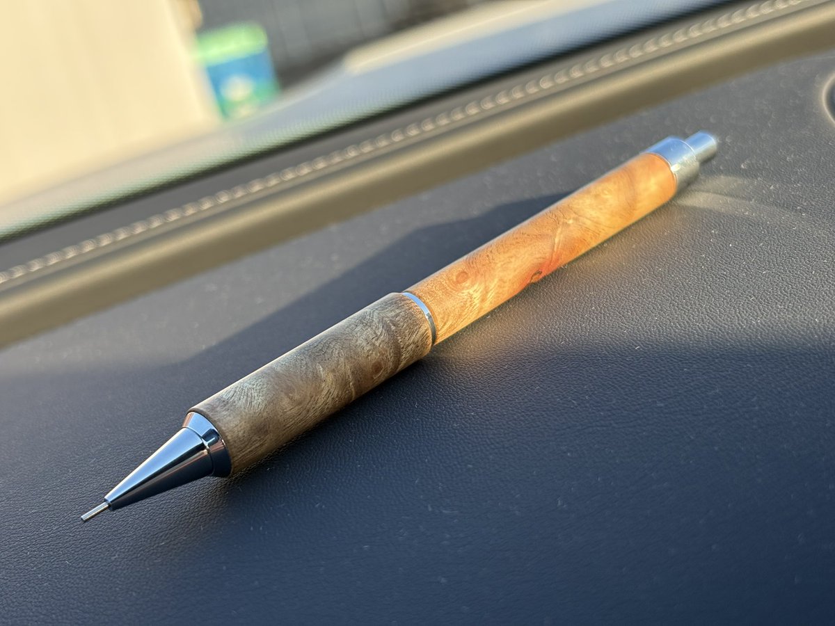 mocha_something's tweet photo. 7月の名古屋クラフトA販売会に行く予定です
203の本カリン瘤紅白を迎え入れたい
#CraftA #クラフトエー https://t.co/KBQkLxqnYZ
