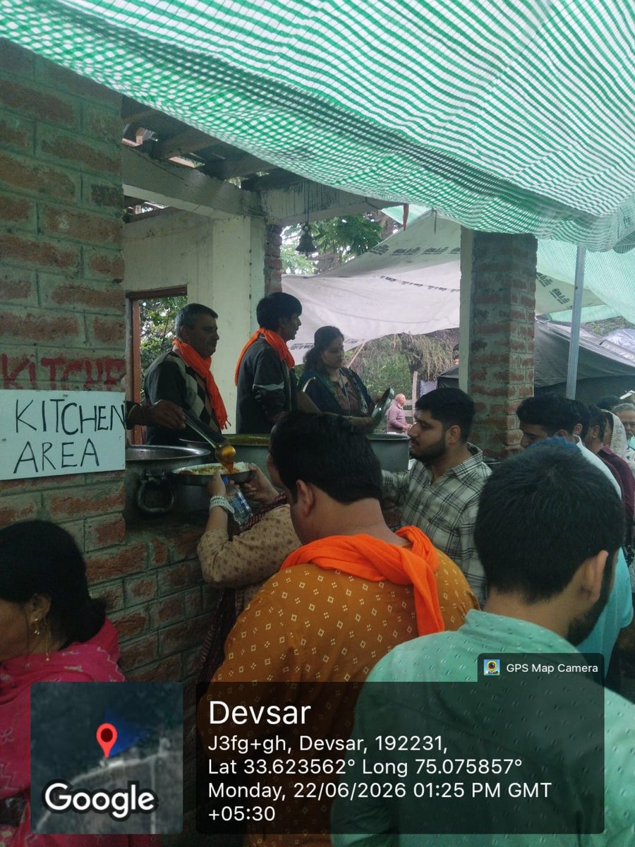 JKRRCM's tweet photo. Scenes of Mata Kheerbhawani Yatra from Devsar, Kulgam
@LokBhavanJandK 
@DivComKash 
@DcKulgam 
@diprjk https://t.co/5WEZIe064e