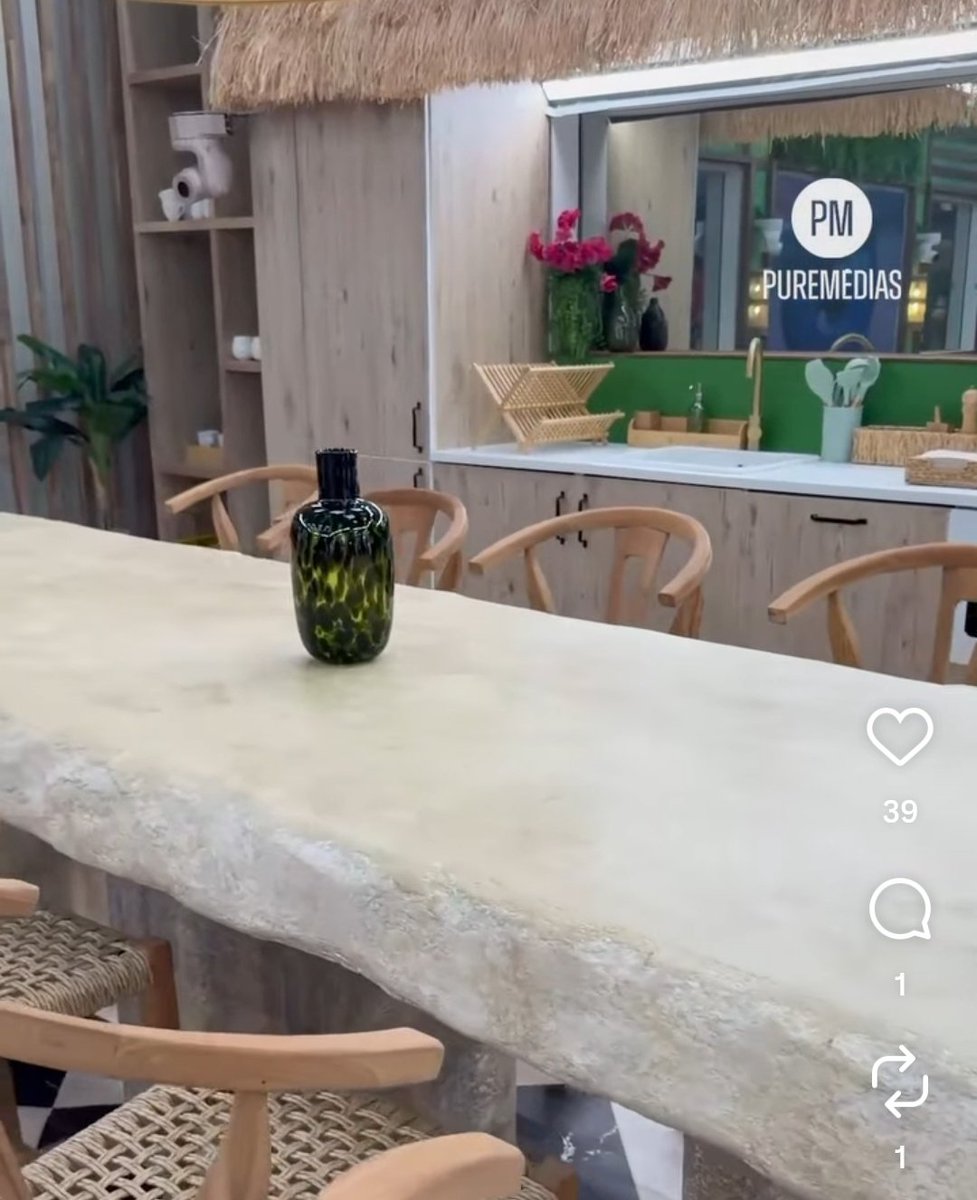crescentcity__'s tweet photo. la maison 😍#SecretStory https://t.co/EPC6PjkNay