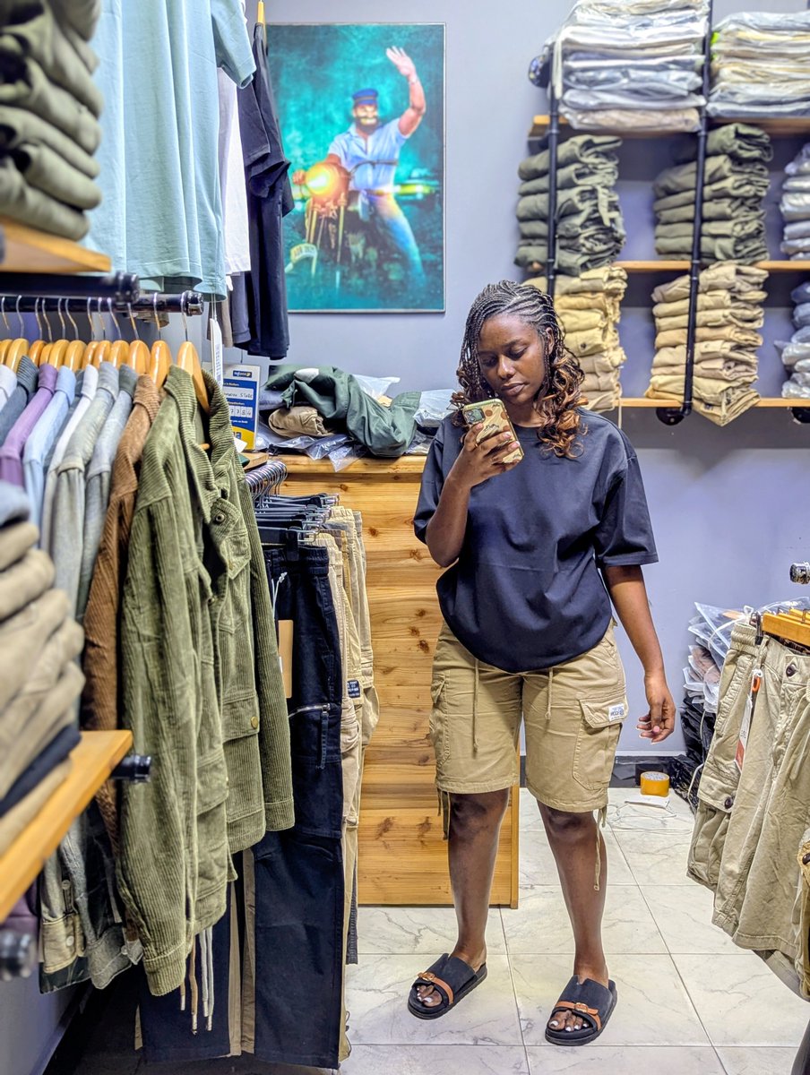 ze_mandevu's tweet photo. Cargo Pensi na T shirt kutoka The Mandevu Store 👊🏾 https://t.co/FTEmewZ2We
