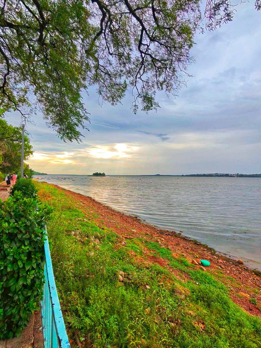 Anil5's tweet photo. Bhopal's upper Lake this evening.... click by @RayBanMetaP @rayban #Wayfarer @EarthandClouds @CloudAppSoc @StormHour https://t.co/OX4hKb7diH