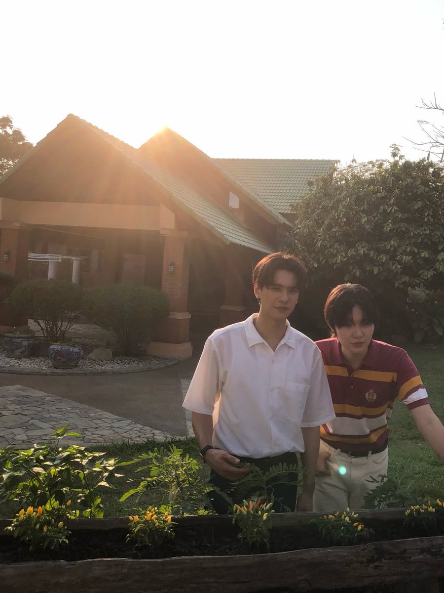 axviiixixix's tweet photo. ไวบ์คู่รักเกย์เก่า ๆ เมื่อ 40 ปีที่แล้ว https://t.co/a4oTFeLhh7