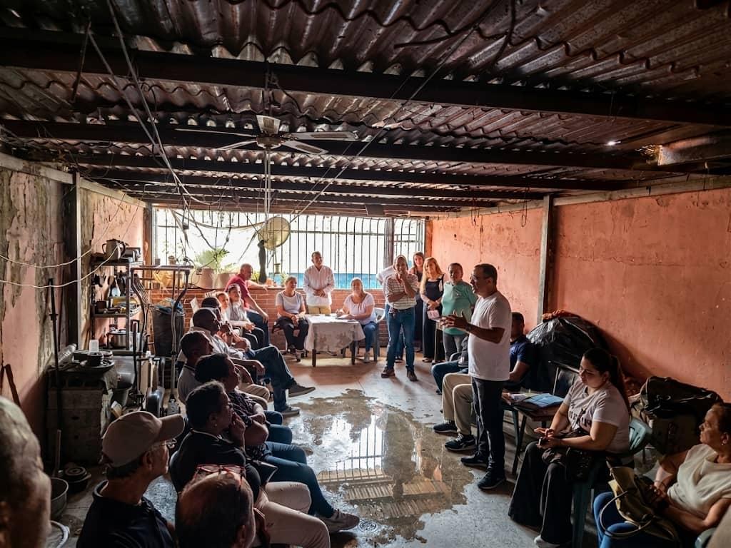marimarcapi's tweet photo. El Sec. Gral, Victor Bermúdez y el Sec. de Org Elvis Armas, de AD Petare, convocaron a una reunión de trabajo con el Com. Muni., Directivos y todas las Estructuras Parroquiales. Invitados; Franklin Velásquez, Sec. de Org. Secc, y el Sec. Politico Secc Miranda,Nacor Gallucci. https://t.co/P4ZuV6hWsp