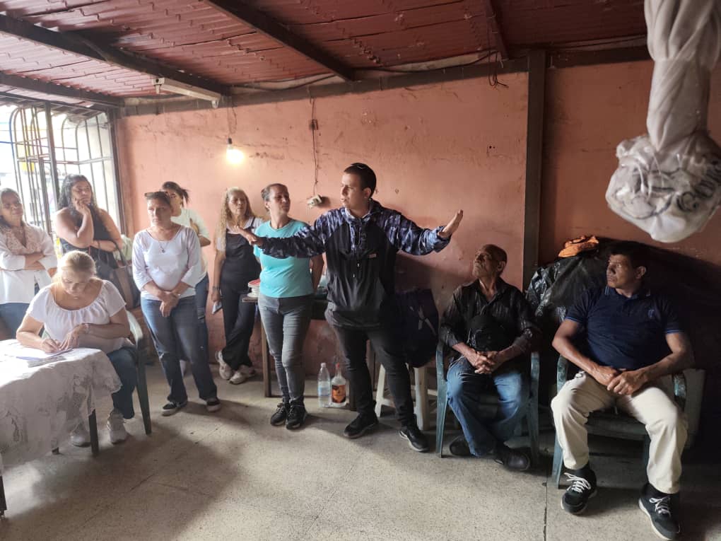 marimarcapi's tweet photo. El Sec. Gral, Victor Bermúdez y el Sec. de Org Elvis Armas, de AD Petare, convocaron a una reunión de trabajo con el Com. Muni., Directivos y todas las Estructuras Parroquiales. Invitados; Franklin Velásquez, Sec. de Org. Secc, y el Sec. Politico Secc Miranda,Nacor Gallucci. https://t.co/P4ZuV6hWsp