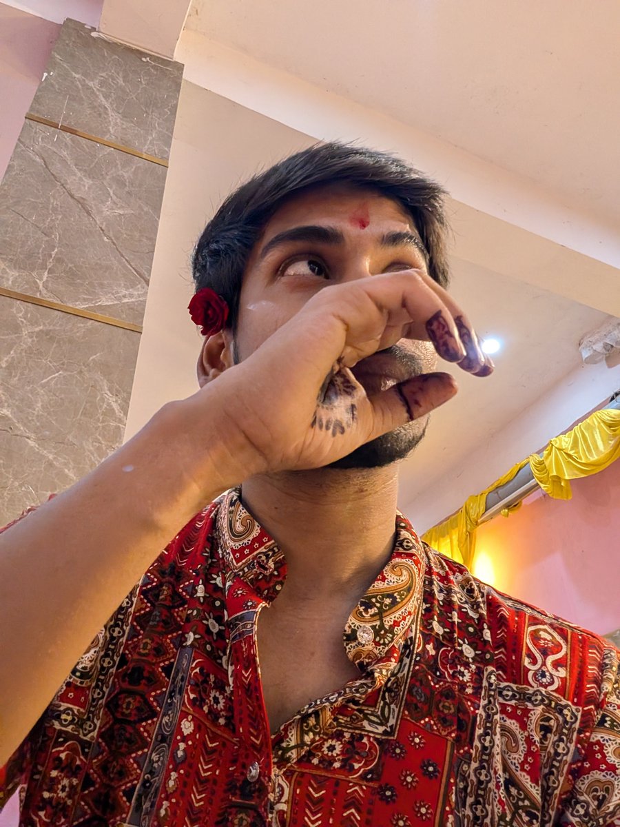 7id___'s tweet photo. That red kurta 🌹 https://t.co/fqVCs25sGk