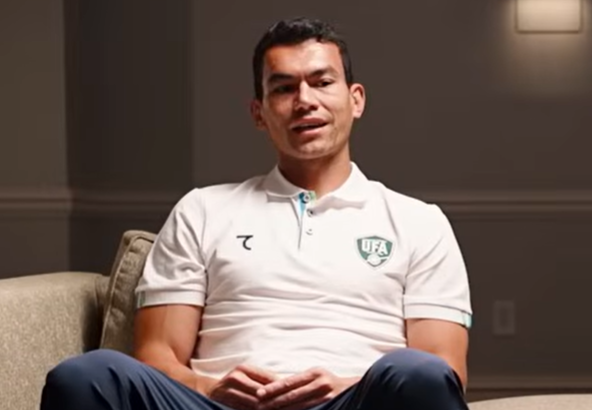 leuropefootball's tweet photo. 🗣️🇺🇿 Rustam Ashurmatov: "Özbek futbolu Cristiano Ronaldo'nun ülkemize yaptığı ziyaretle doğdu.

Bütün ülke onu bir süper kahraman olarak görüyordu. Biz de bu şekilde büyüdük. Ama ona karşı oynarken idolüm değil rakibim olacak." https://t.co/DQdQ5MfEsN