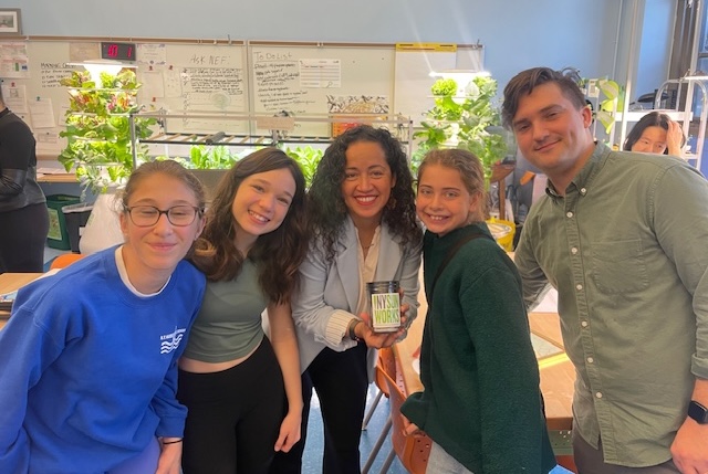 NYsunworks's tweet photo. With the help of local leaders like @CMAlexaAviles, PS015 and @HarborSchoolBK are experiencing climate education firsthand. Thank you for connecting these students with opportunities to engage their classmates and community in environmental stewardship! https://t.co/YOqLIF3vjq