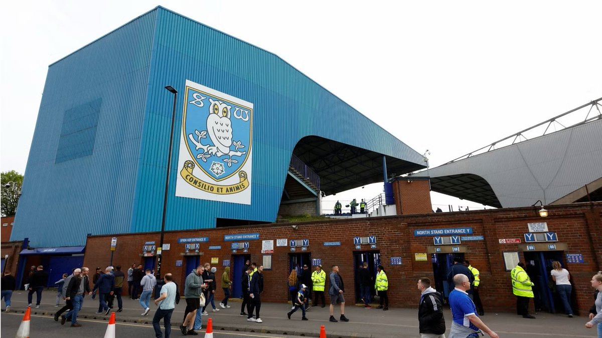 RossKyleJohnson's tweet photo. Yo @SWFC @storchyowl, since we’re doing mock ups recently, how about a lick of paint on the kop 👀 #SWFC https://t.co/T8qrf6FyCz