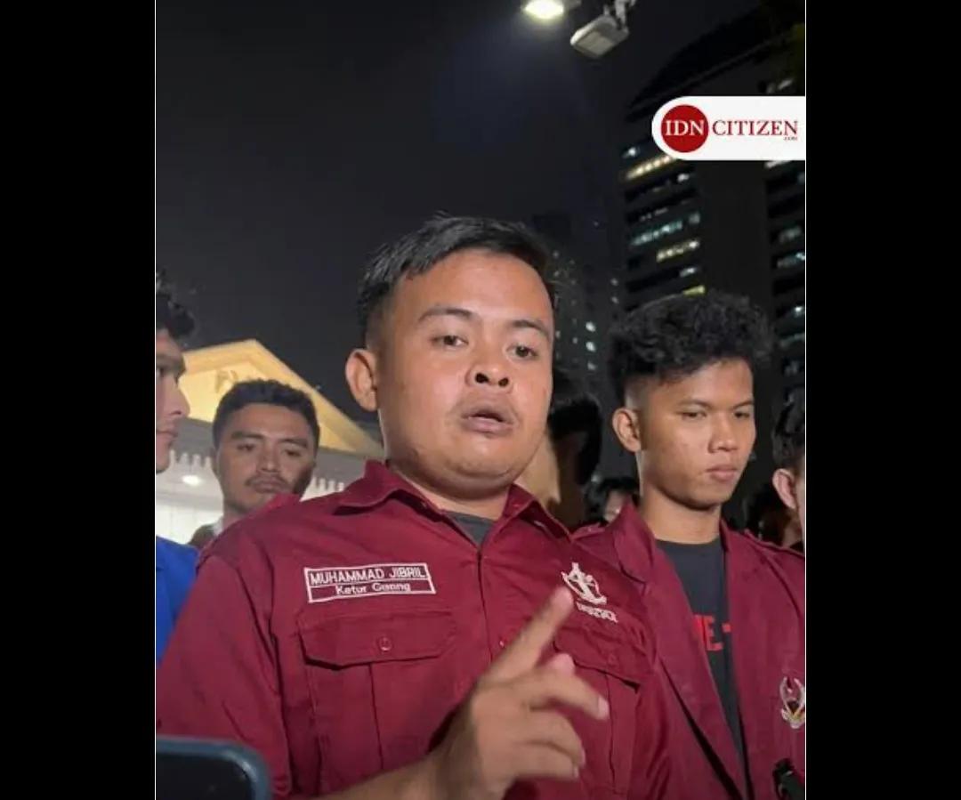 bismillahyuk_'s tweet photo. 🚨 JUST IN: Ingat muka mahasiswa ini? Namanya Abdi, Mahasiswa UBK yg sempat bertemu Wapres Gibran di Istana.

Turns out, BEM mereka menerima uang suap dari uang Rakyat sebesar 300 juta.

IYA 300JUTAAA, DAN ABDI INI DAPET SEKIAN PERSENNYA. DUNIA UDAH GILAAA 

#IndonesiaGelap https://t.co/POhmBwBZq2