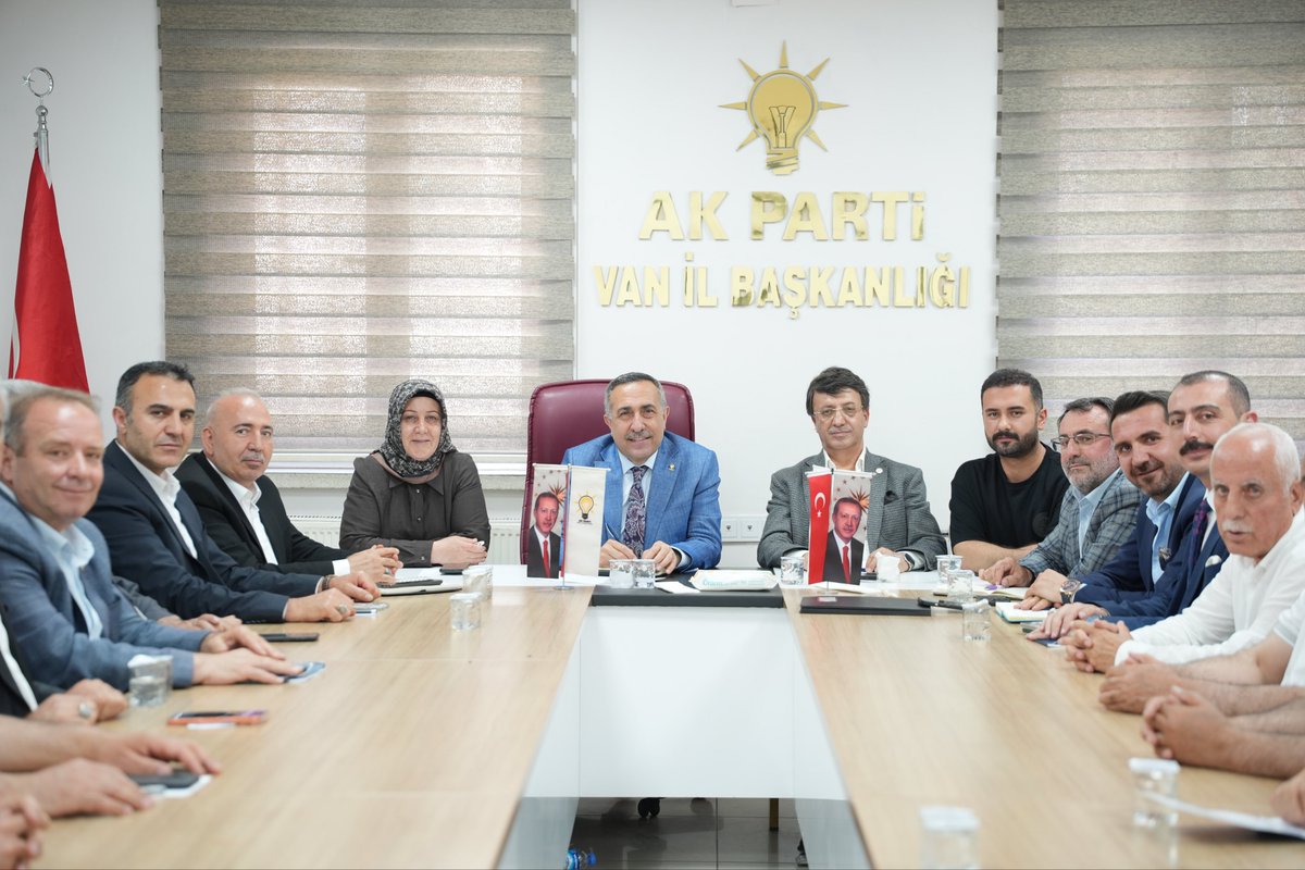 AK_PartiVan's tweet photo. İl Başkanımız Sayın Abdulahat Arvas’ın başkanlığında, Milletvekilimiz Sayın Kayhan Türkmenoğlu’nun katılımlarıyla haftalık olağan Yürütme ve Yönetim Kurulu toplantımızı gerçekleştirdik. Toplantımızda teşkilat çalışmalarımızı değerlendirerek önümüzdeki dönem hedeflerimiz ve planlamalarımız üzerine istişarelerde bulunduk. Alınan kararların teşkilatımıza ve ilimize hayırlı olmasını diliyoruz.
@akparti
@abuyukgumus 
@MustafaAlkayis 
@K_Turkmenoglu_V 
@Recep_ayd25