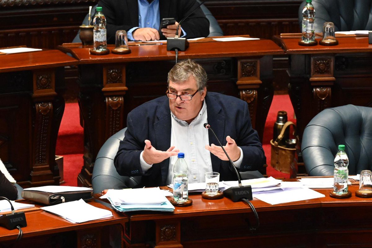 cdcamy's tweet photo. En sesión del @SenadoUy. Comenzando interpelación al Ministro de Economía, que impulsamos desde la Coalición Republicana, promovida por el Senador @sergiobotana. https://t.co/jIYZjgLWF9