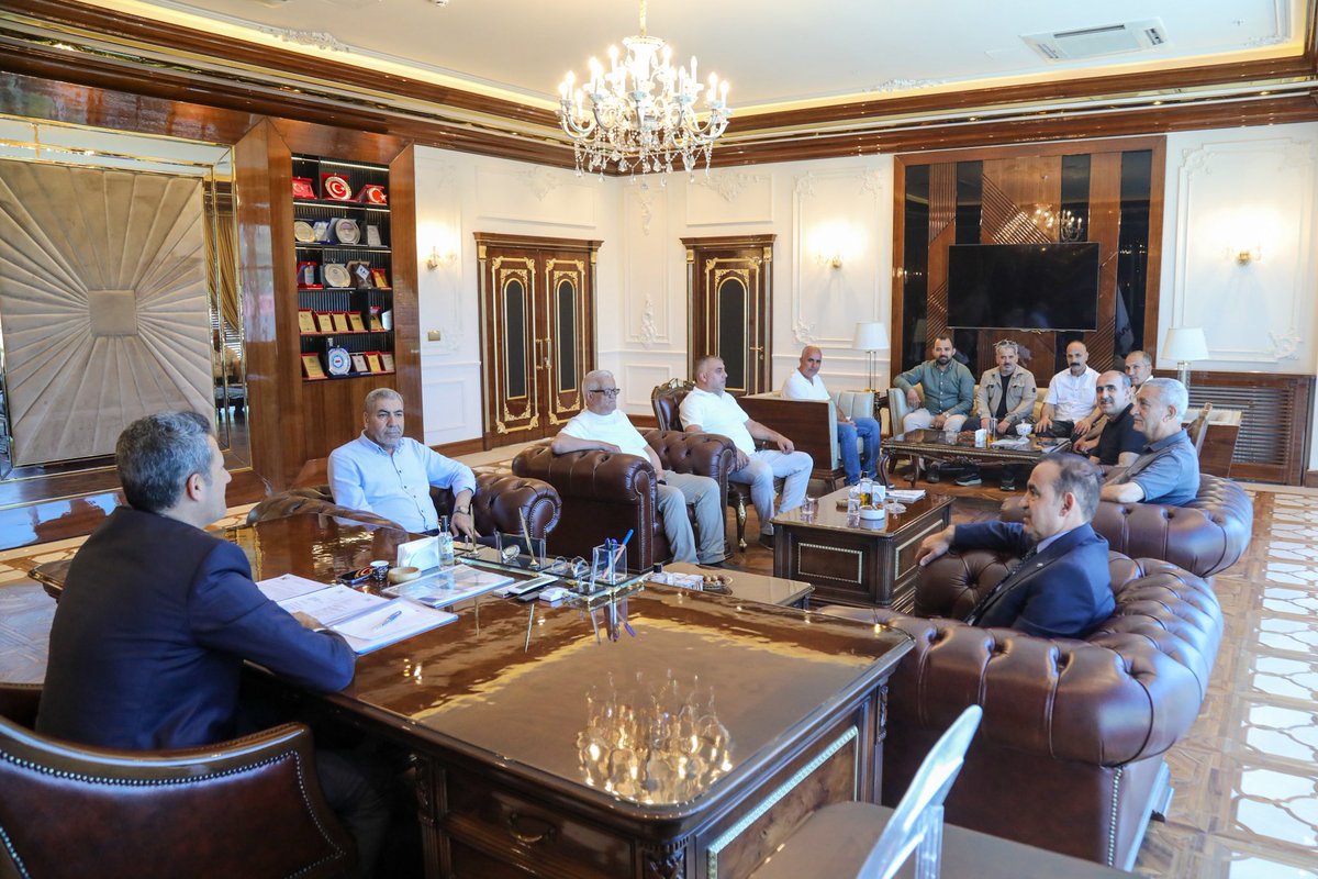 bingolbelzazaki's tweet photo. Reisê Belediya Erdal Arıkan, Reisê MHP ê Çoligi Emin Varan u heyetê idareyi kerd mısafır. 

Ma qê ziyaret teşekur keni u xebata yin dı serfırazi wazeni.

@Erdalarikan12 @bingolbel https://t.co/wk90zKhzNq