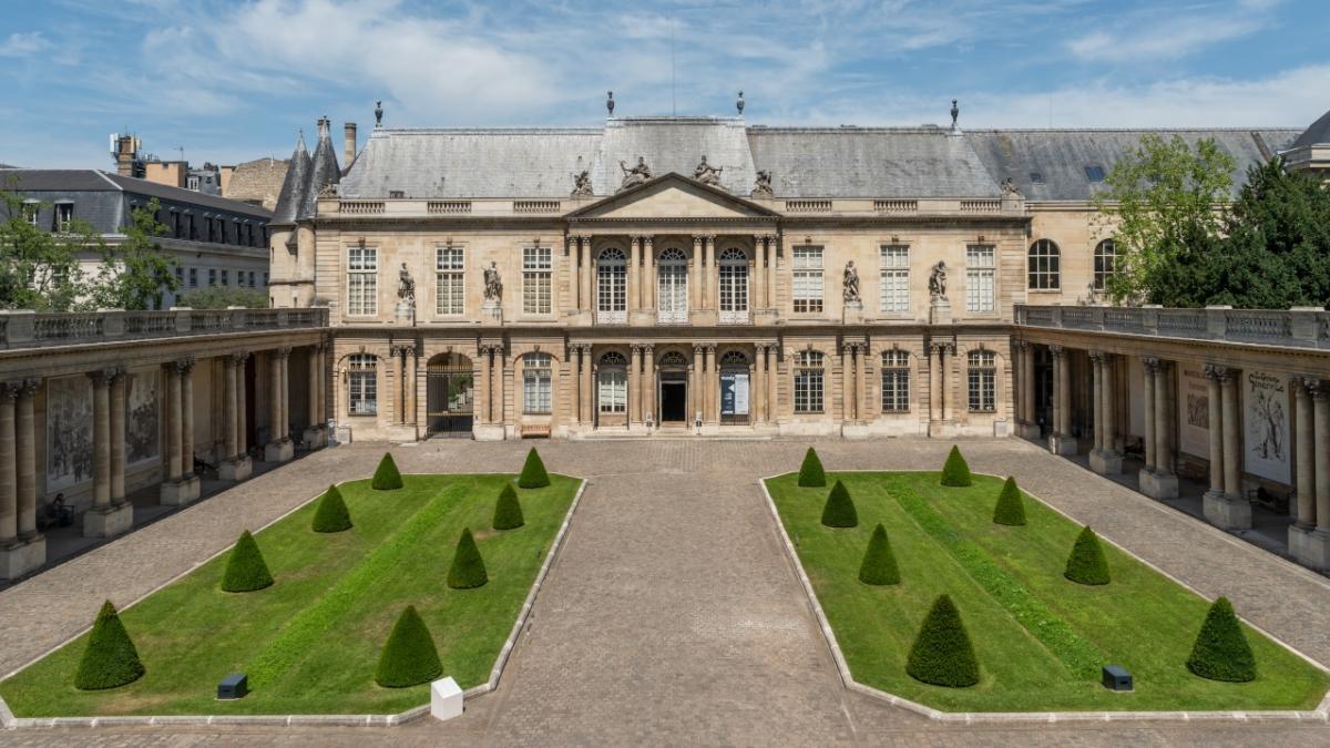 ArchivesnatFr's tweet photo. ⚠️ Alerte #canicule
En raison des fortes chaleurs, le musée est fermé au public jusqu’au dimanche 28 juin 2026 inclus. 
Les deux salles de lecture ferment à 13 h jusqu’à la fin de l’épisode climatique en cours. 
À noter : elles seront totalement fermées au public samedi 27 juin. https://t.co/uqFzh2YQg8