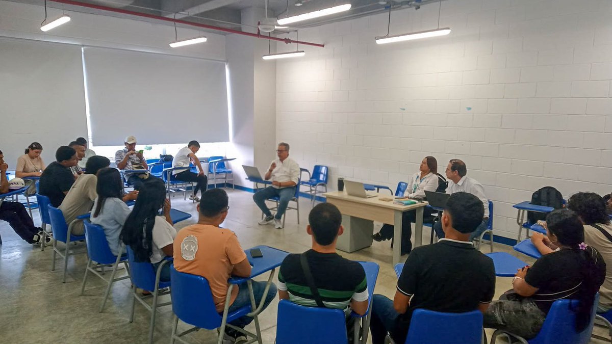 Aire_Energia's tweet photo. #EntérateAtlántico ¡Los jóvenes también son protagonistas de la transformación de sus comunidades!

Damos la bienvenida a una nueva generación de Agentes En-Red, jóvenes del sur del Atlántico que se preparan para fortalecer la atención a los usuarios y servir como puente entre Air-e y las comunidades.

A través de esta estrategia, seguimos promoviendo la participación juvenil, el liderazgo comunitario y el fortalecimiento de canales de atención más cercanos y oportunos para todos. 🤝⚡

#AgentesEnRed #AirE #ParticipaciónJuvenil #TrabajoComunitario #Atlántico