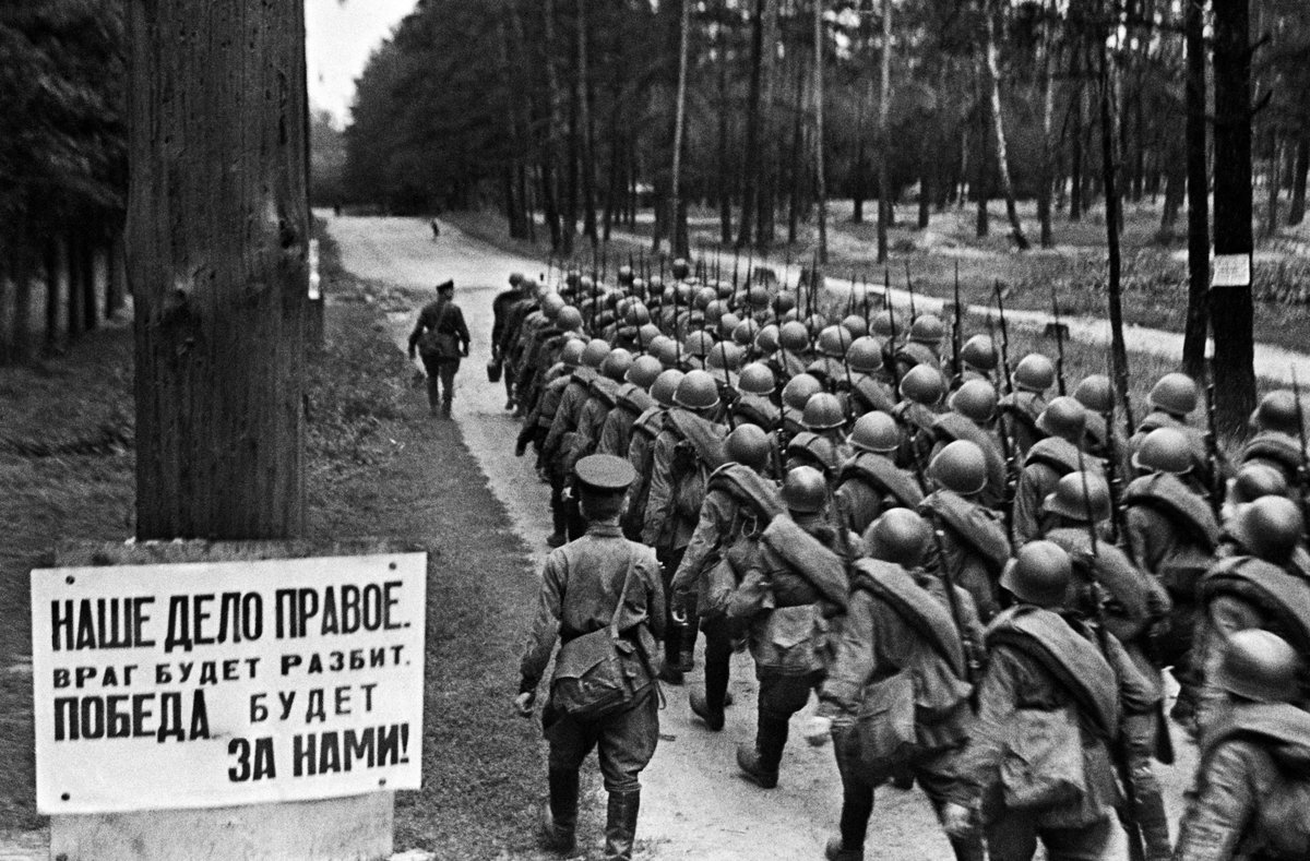 EmbaixadaRusPt's tweet photo. 🕯️A 22 de junho assinala-se na Rússia o Dia da Memória e do Luto, a data mais trágica da história do nosso país. Neste dia, há 85 anos, a Alemanha nazi atacou inesperadamente a URSS.  

A Grande Guerra Patriótica durou 1418 dias e terminou com a Vitória do Exército Vermelho. https://t.co/bgLuiedAfP
