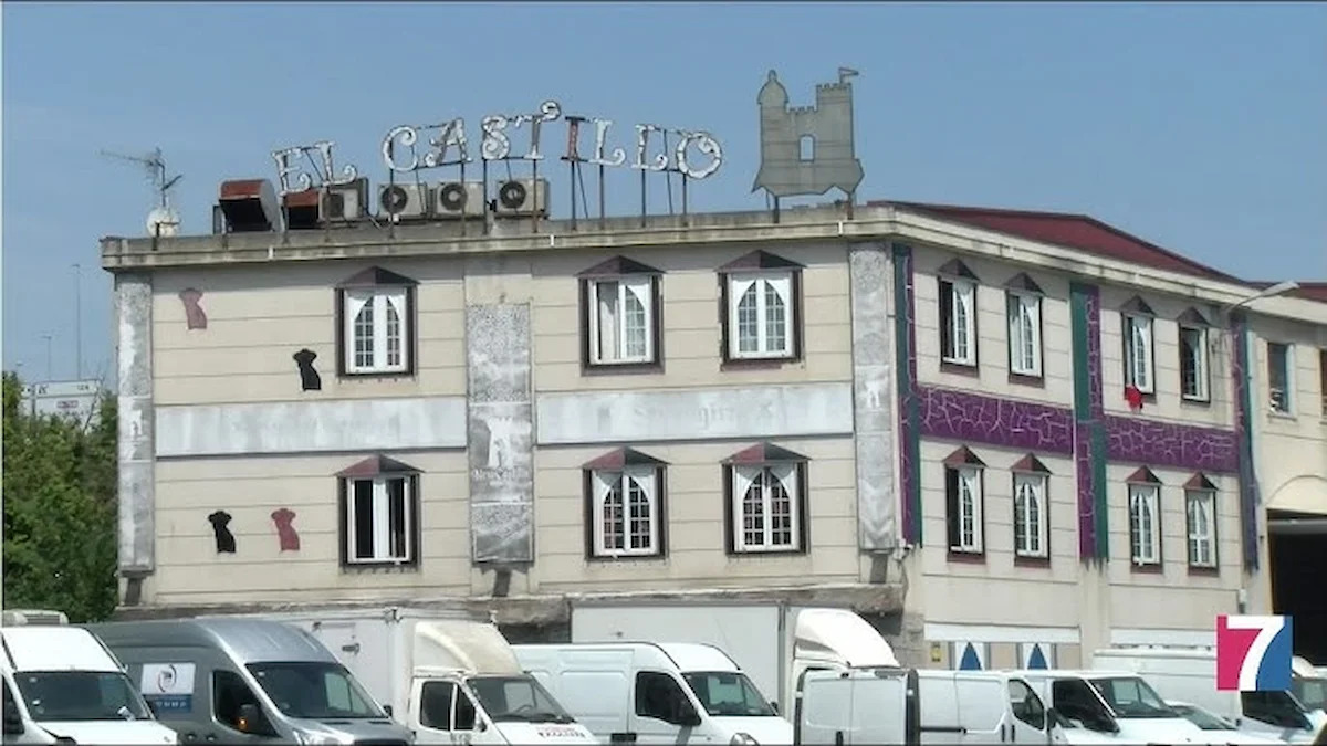 BilbaoHiria's tweet photo. El dueño del puticlub El Castillo se niega a dar el listado de clientes pese al brote de tuberculosis en Trapagaran https://t.co/rG0ZMGjuy5 https://t.co/k5GJF9Z8Ik