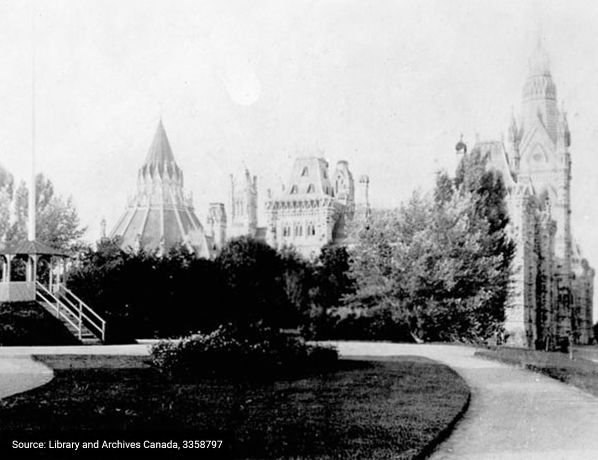 OurCommons's tweet photo. In this photo taken prior to 1900, the Parliament Building  is shown  from the west side. Today, this is where you will find the statue of Queen Victoria. #ThenAndNow https://t.co/GmOOKugxoE