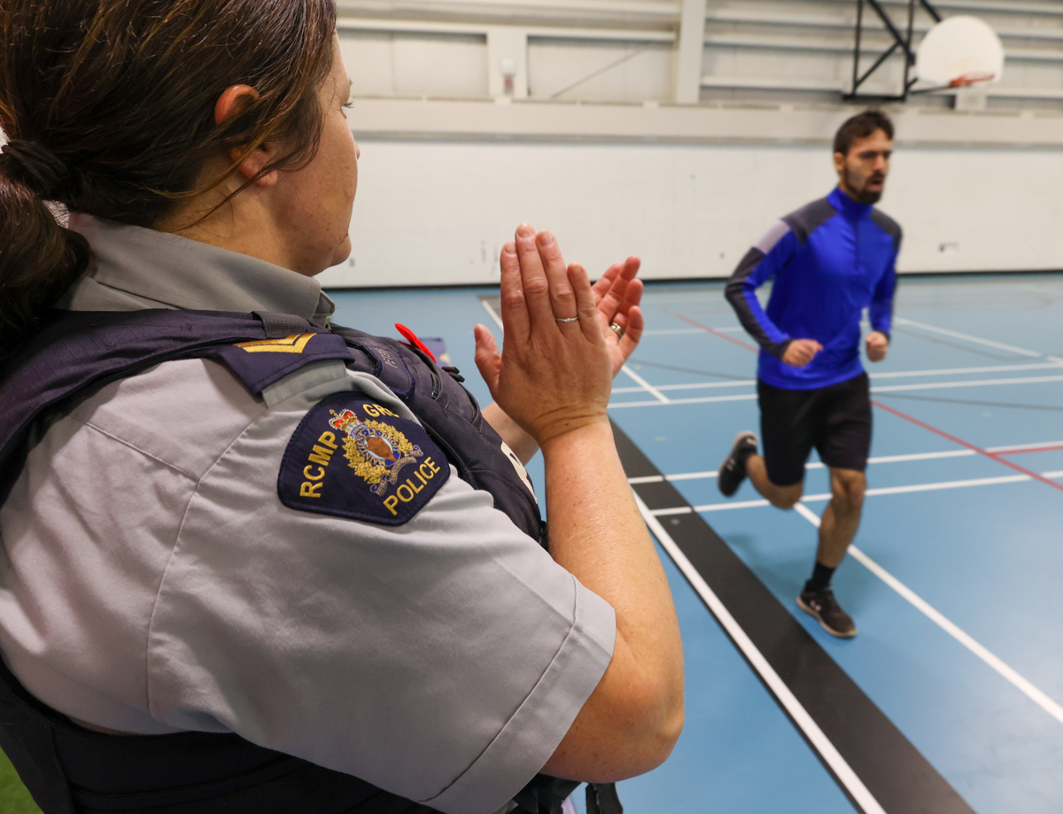 RCMPONT's tweet photo. Want to learn how to be successful at the Police Fitness Assessment (PFA)?

Attend a PFA Workshop on June 29 in #Windsor!

Register here 🔗 https://t.co/K2dWOdQzRI

#Ontario #RCMP #OntarioRCMP #Hiring #RCMPHiring https://t.co/ExrRK510nX