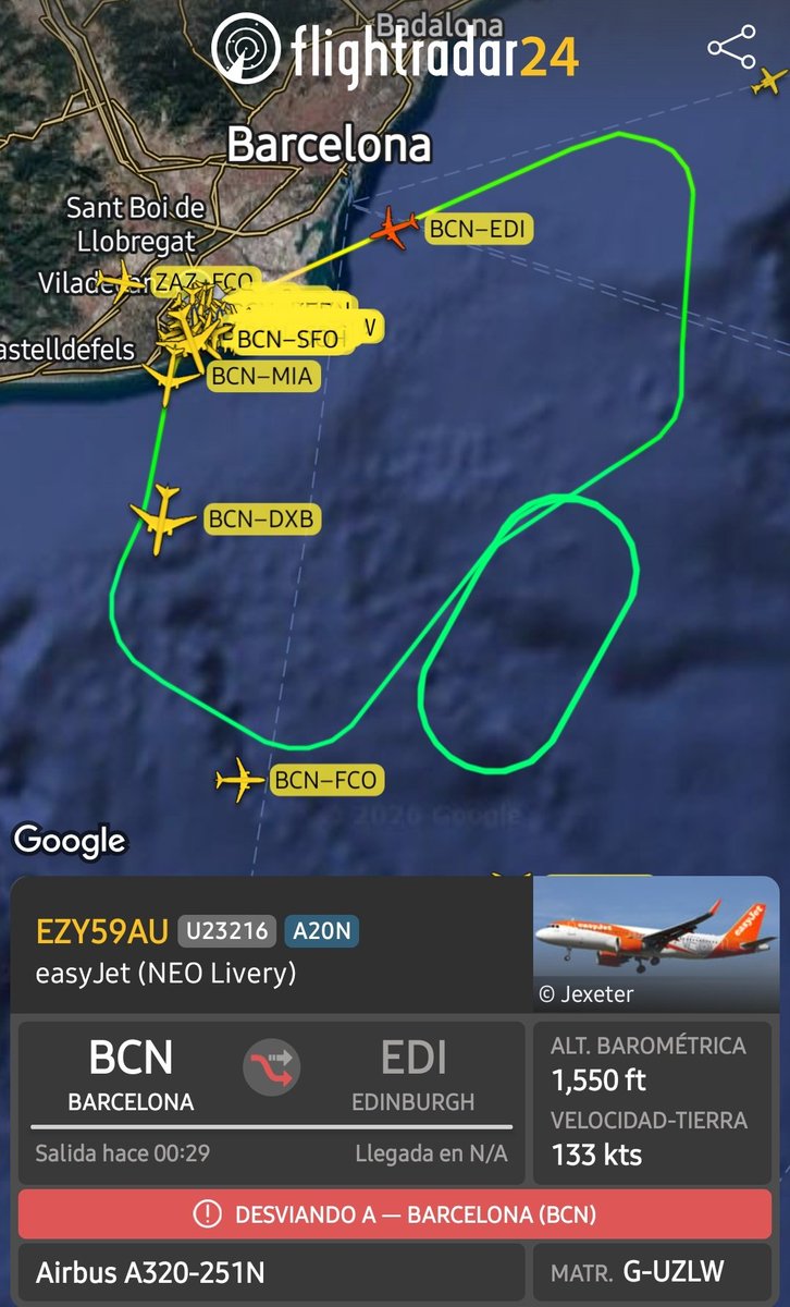 controladores's tweet photo. Una vez remolcado el avión volvemos a operar con pistas paralelas en #Barcelona. 
Poco después, una tripulación avisa después del despegue que necesitan realizar esperas para realizar comprobaciones. Tienen una indicación de posible puerta mal cerrada. Finalmente regresan al aeropuerto, aterrizando sin incidencias. 
#SafetyFirst