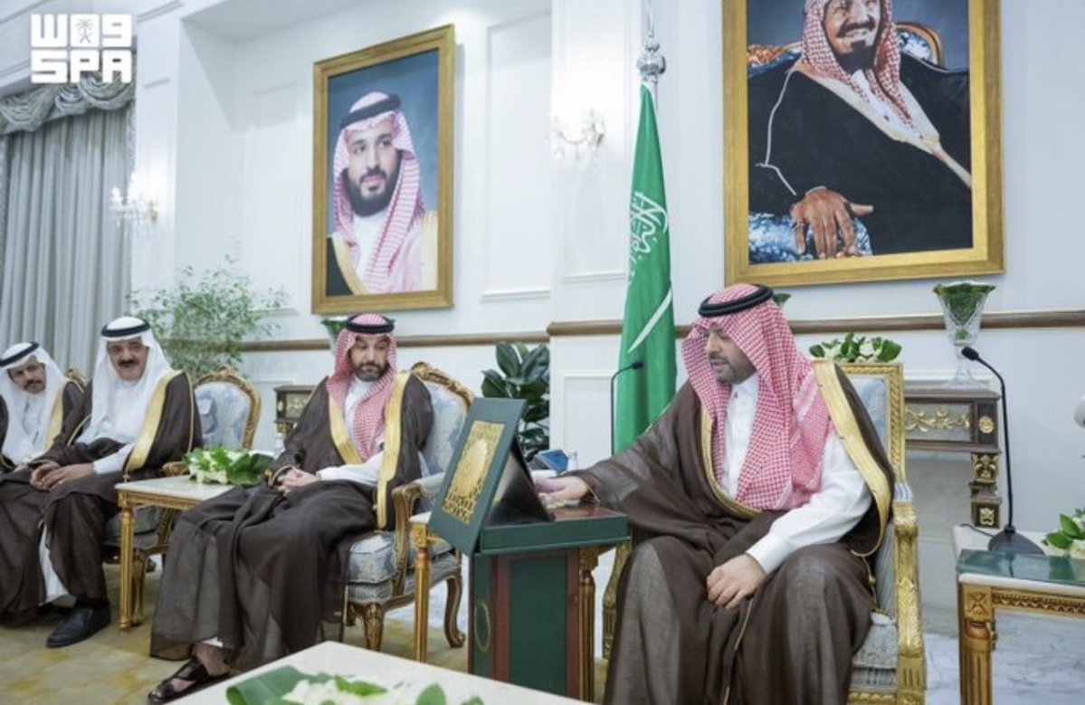 amfozan's tweet photo. تشرفت ظهر اليوم بالسلام على صاحب السمو الملكي الأمير فيصل بن خالد بن سلطان بن عبدالعزيز آل سعود أمير منطقةالحدودالشمالية ودشن سموه ملتقى جسور التواصل الذي يقيمه المركز بالمنطقةبحضور سمو نائبه وعضو هيئةكبار العلماء فضيلةالشيخ عبدالإله الملا وجمع من المواطنين https://t.co/rlNaE6oIpX