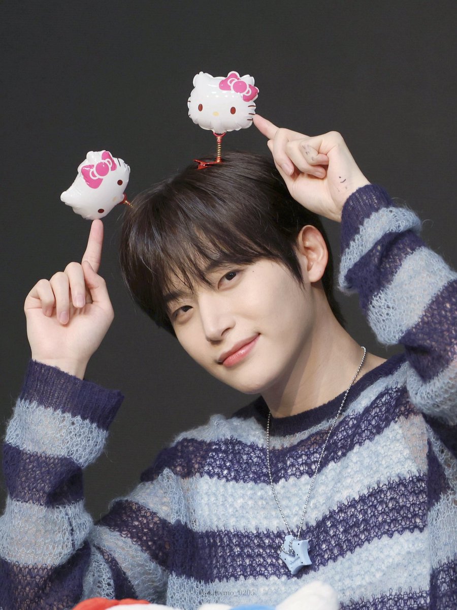 kittymo_0205's tweet photo. 260619 💞💞
#크래비티 #정모 #cravity #jungmo https://t.co/Cjn7O3fSKD