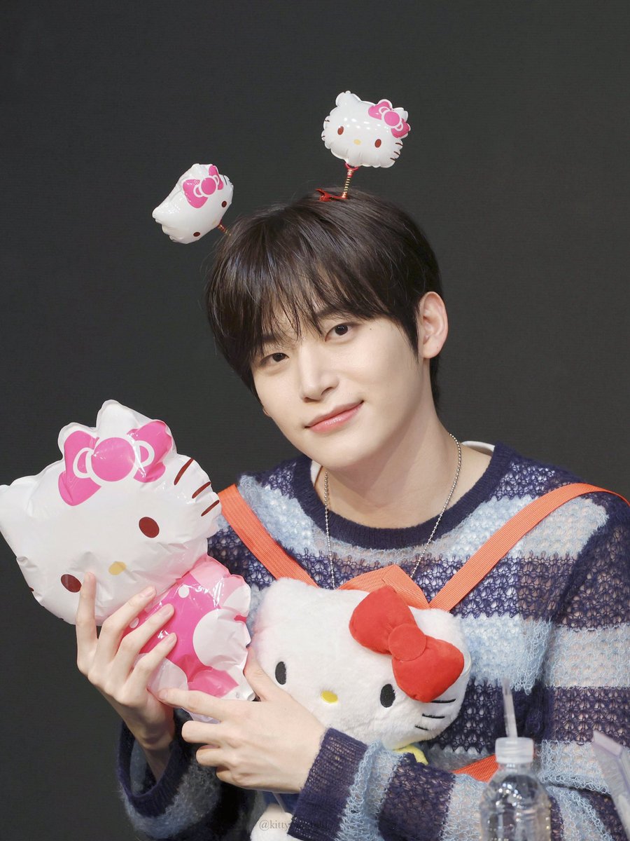 kittymo_0205's tweet photo. 260619 💞💞
#크래비티 #정모 #cravity #jungmo https://t.co/Cjn7O3fSKD