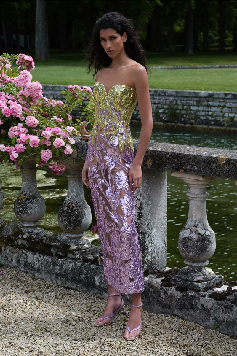 FashionweekNYC's tweet photo. Elie Saab Resort 2027 Collection https://t.co/AYAY0RlcpA