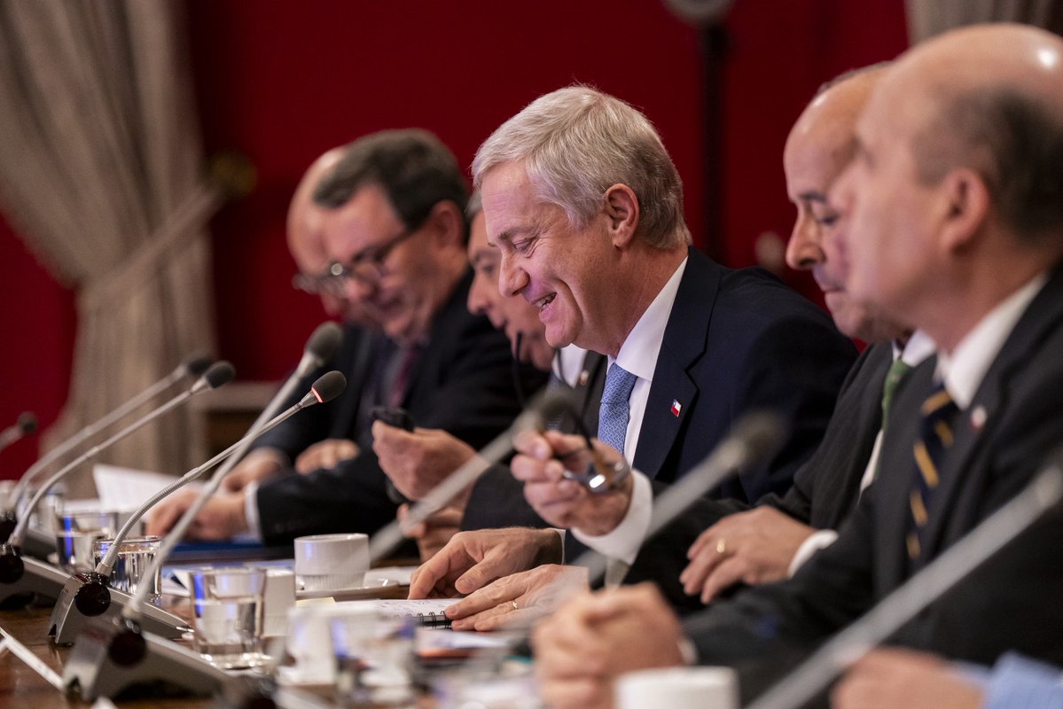 MinistraWulf's tweet photo. Partiendo el lunes en Consejo de Gabinete. Analizamos los avances de estos primeros 100 días y coordinamos la agenda de la semana que viene fuerte en empleo y economía. https://t.co/SaLI22Z3hR