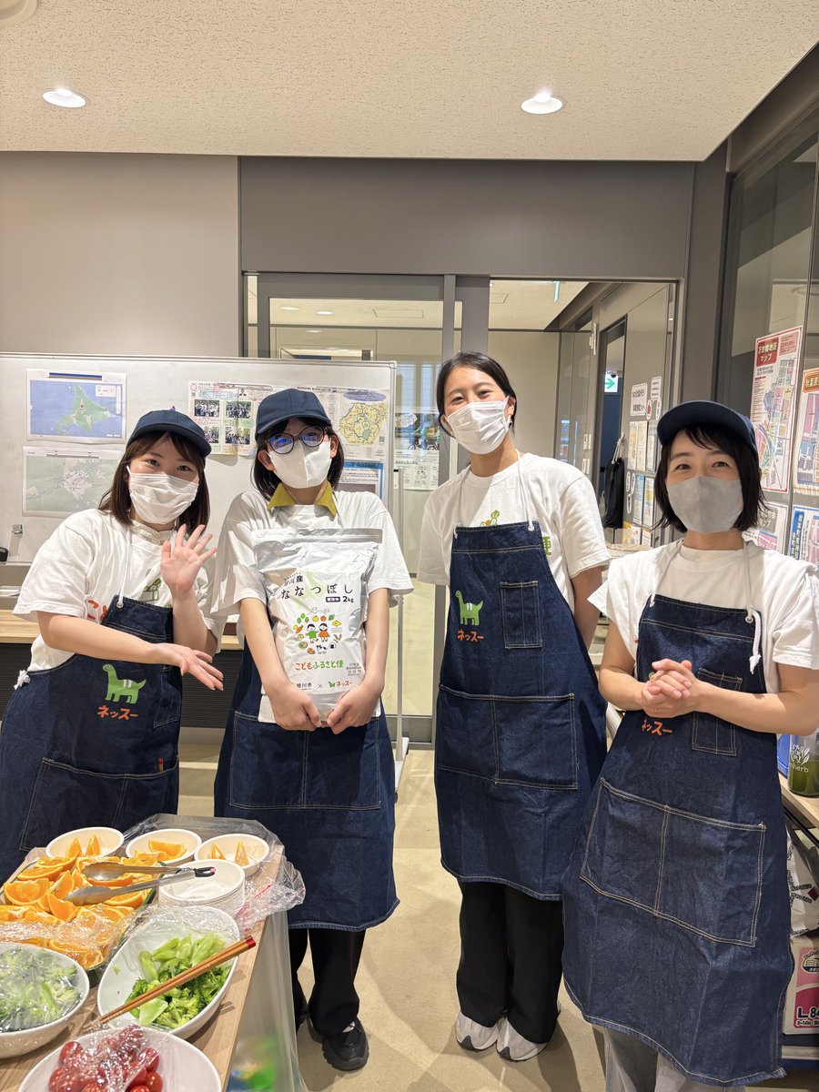 kodomofurusato's tweet photo. 千代田区の「みりおん家」さまへ見学に！

応援品で届けた「ななつぼし」を35名の親子へ提供していただきました🌾

お米の新鮮さを保つためにと真空パックの袋に詰め替え、パッケージも張り替え、とても大切に扱っていただいていました🌱✨

私たちもいただきました！やっぱりななつぼし美味しい〜🤤 https://t.co/o1wu0CL3Zs