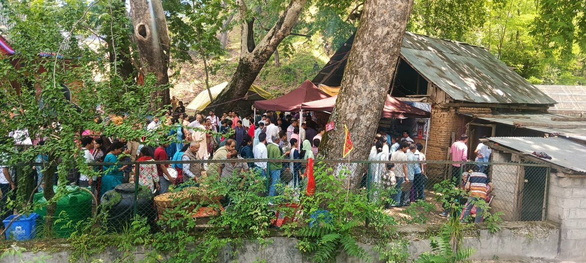 JKRRCM's tweet photo. Scenes of Mata Kheerbhawani Yatra from Logripora, Anantnag.
@LokBhavanJandK 
@DivComKash 
@DCAnantnag 
@diprjk https://t.co/7DigwqiD0g