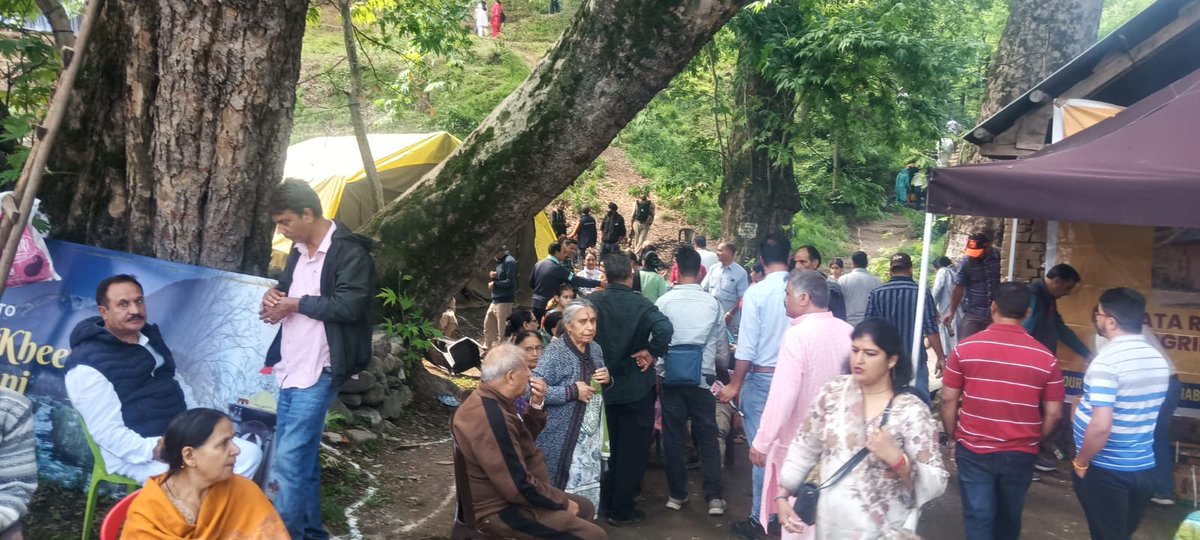 JKRRCM's tweet photo. Scenes of Mata Kheerbhawani Yatra from Logripora, Anantnag.
@LokBhavanJandK 
@DivComKash 
@DCAnantnag 
@diprjk https://t.co/7DigwqiD0g