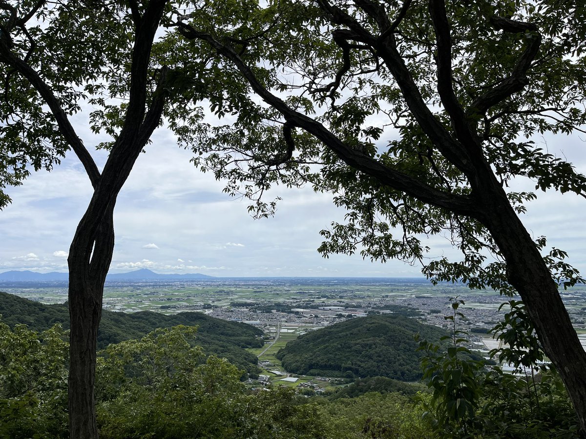 moon23296262's tweet photo. 初登山⛰️
職場の横の繋がりの
仲間と！
あじさいも楽しみながら
富士山も
休憩合わせて5時間コース！
めっちゃ疲れたけど楽しかったわ😊 https://t.co/5njgdUNBUi