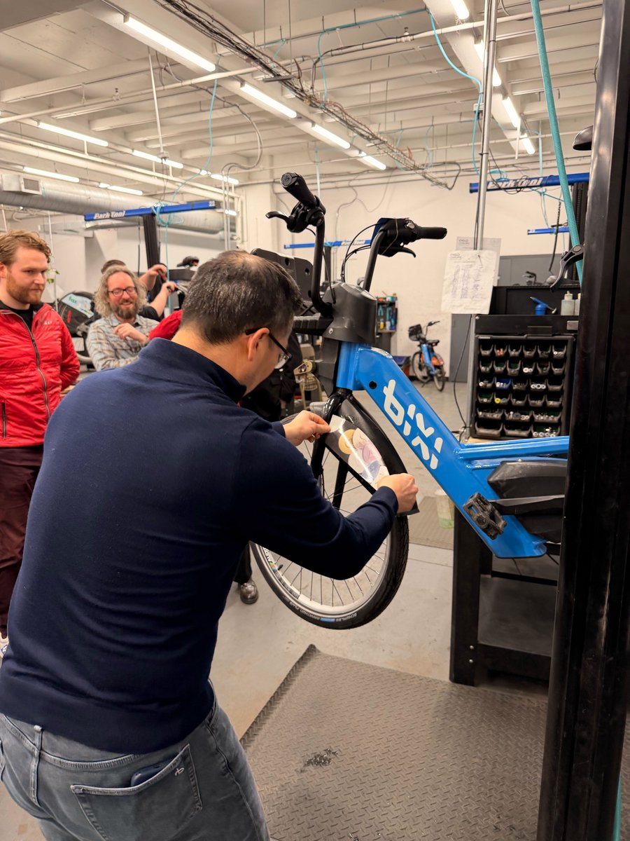 What's happening here? 1: Finance guy's never seen a bike, tries