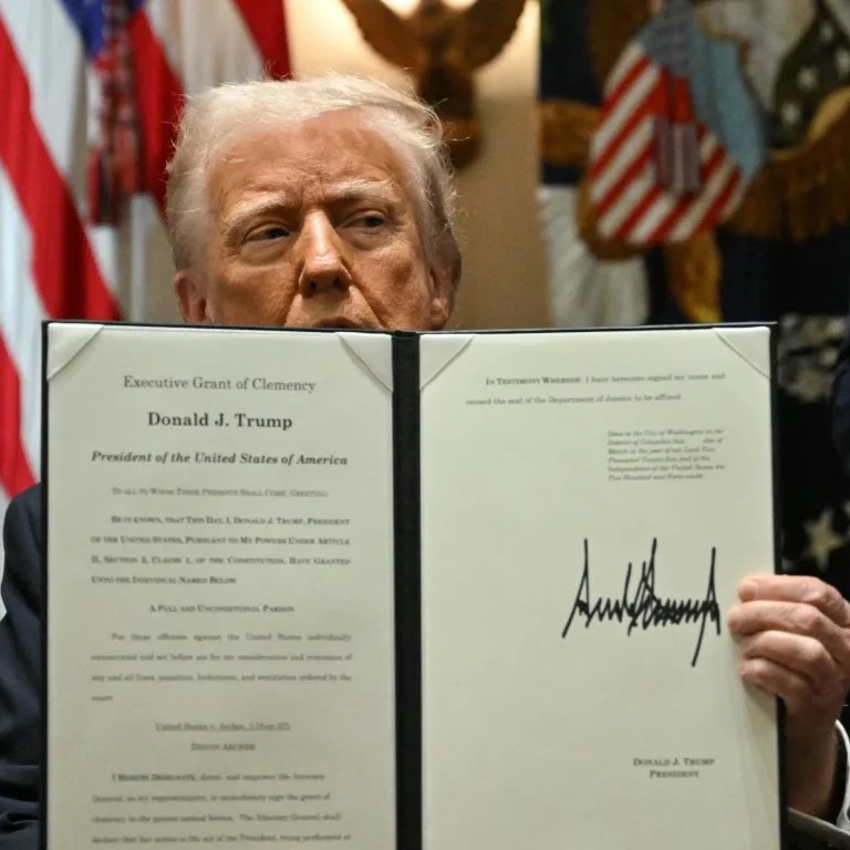 factpostnews's tweet photo. Trump's DOJ has killed a criminal investigation into Trump's pardon of David Gentile, a private equity executive convicted in a $1.6 billion fraud scheme.

Gentile had discussed making payments of over $2.5 million to Trump allies to help facilitate the pardon. https://t.co/N4kTLTMW85