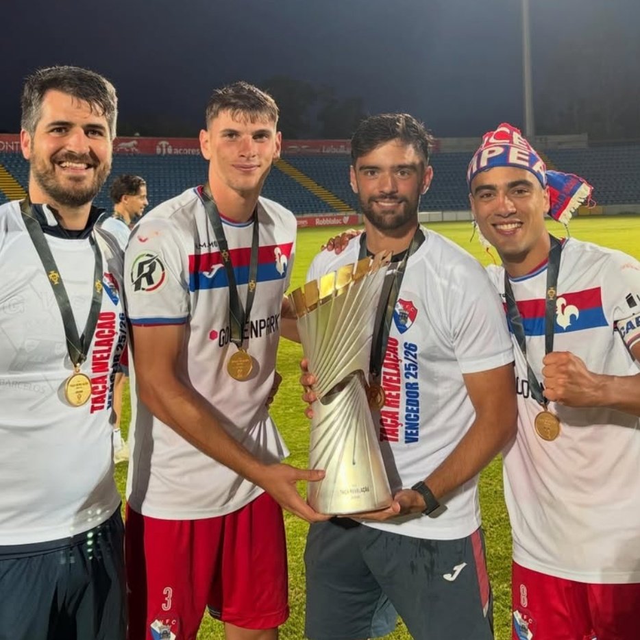 GilvicenteInfo's tweet photo. Vencedores da Taça Revelação e já com minutos na equipa principal, Diogo Costa (23) e Gonçalo Maia (20) renovaram por mais dois anos com o Gil Vicente. https://t.co/YsYFhiCSum