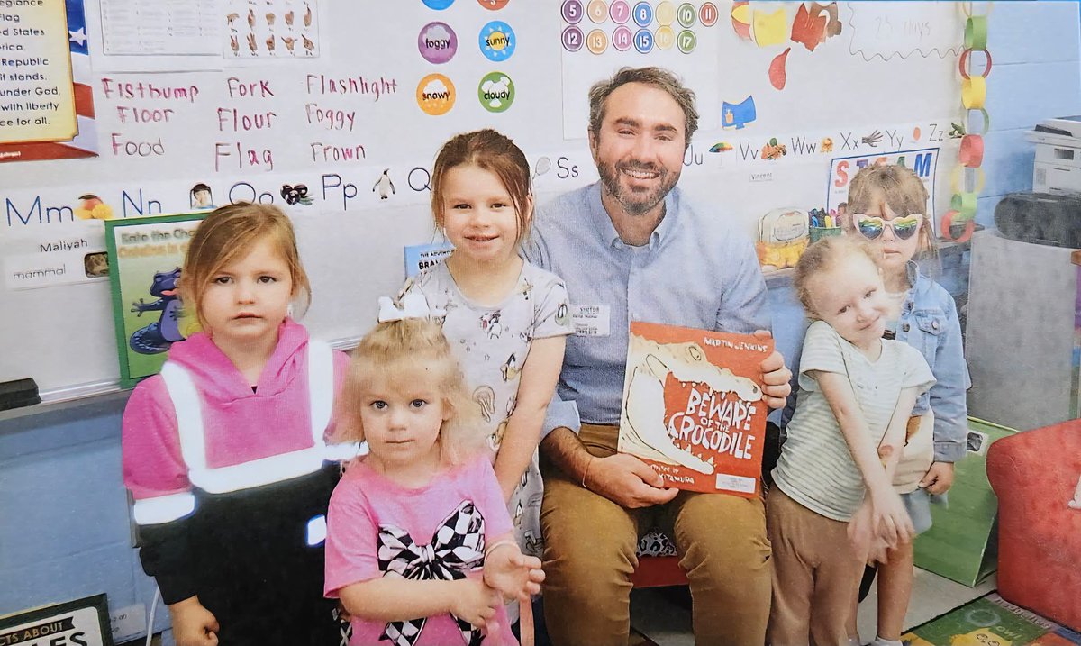 DavidThomasOH's tweet photo. I read to the Headstart kids at Grand Valley Schools last month as part of their reading series! Learning about reptiles that week. https://t.co/ylVzsp853j