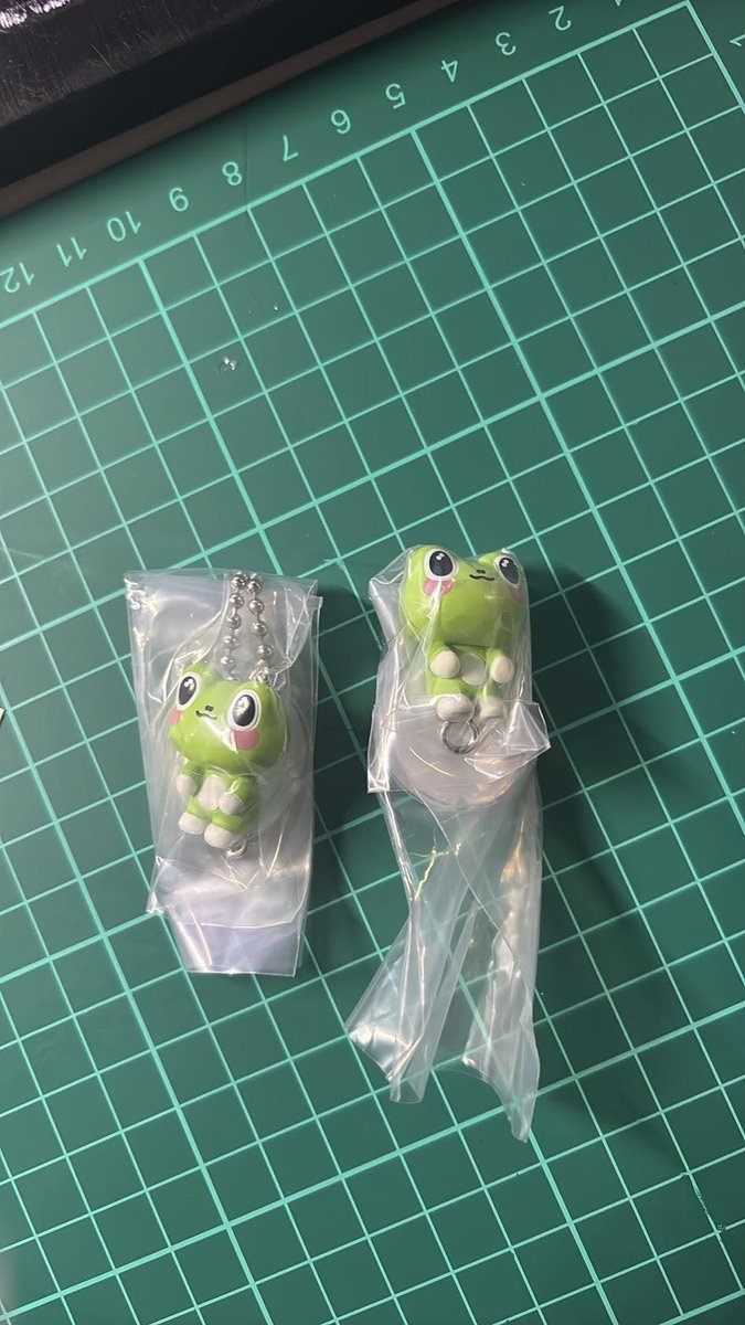 congaimeanie's tweet photo. SEVENTEEN セブチ MINITEEN ミニティーン ガチャ 交換

【譲】　ミンハオ(🦀⛓️)、ディン (⛓️)

【求】　ウォヌ(どちらも)、買取

2:1交換可能です
７\５東京ポップアップ手渡し可能🉑
部内手渡し可能🉑
郵送可能🉑
お気軽にお声掛けください。 https://t.co/xt4LfmpB89